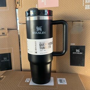 Black Stanley THE QUENCHER H2.0 FLOWSTATE™ TUMBLER | 40 OZ